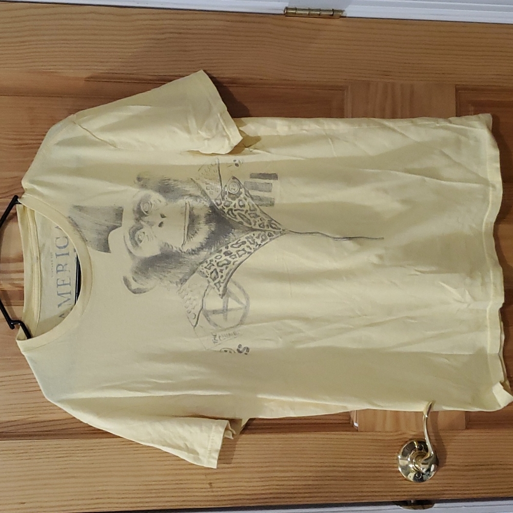 American Eagle t shirt